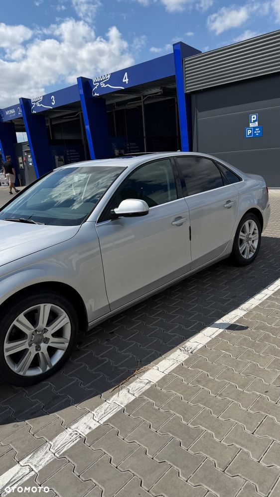 Audi A4 Limousine - 4