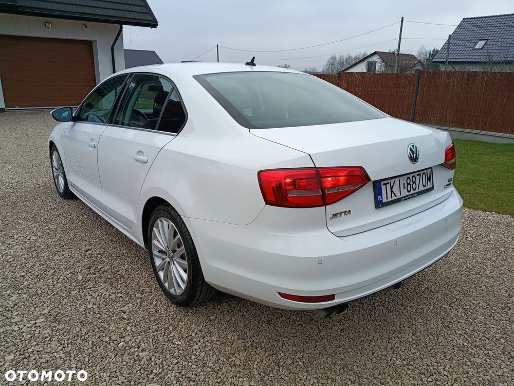 Volkswagen Jetta - 2