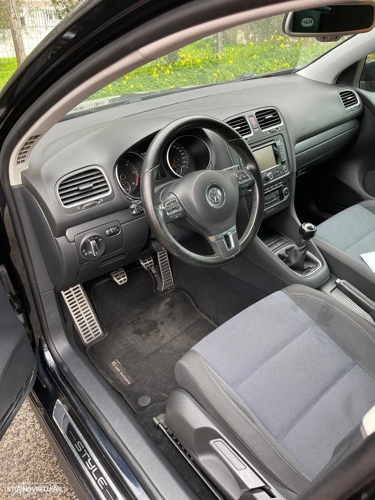 VW Golf 1.6 TDi DPF Style - 11