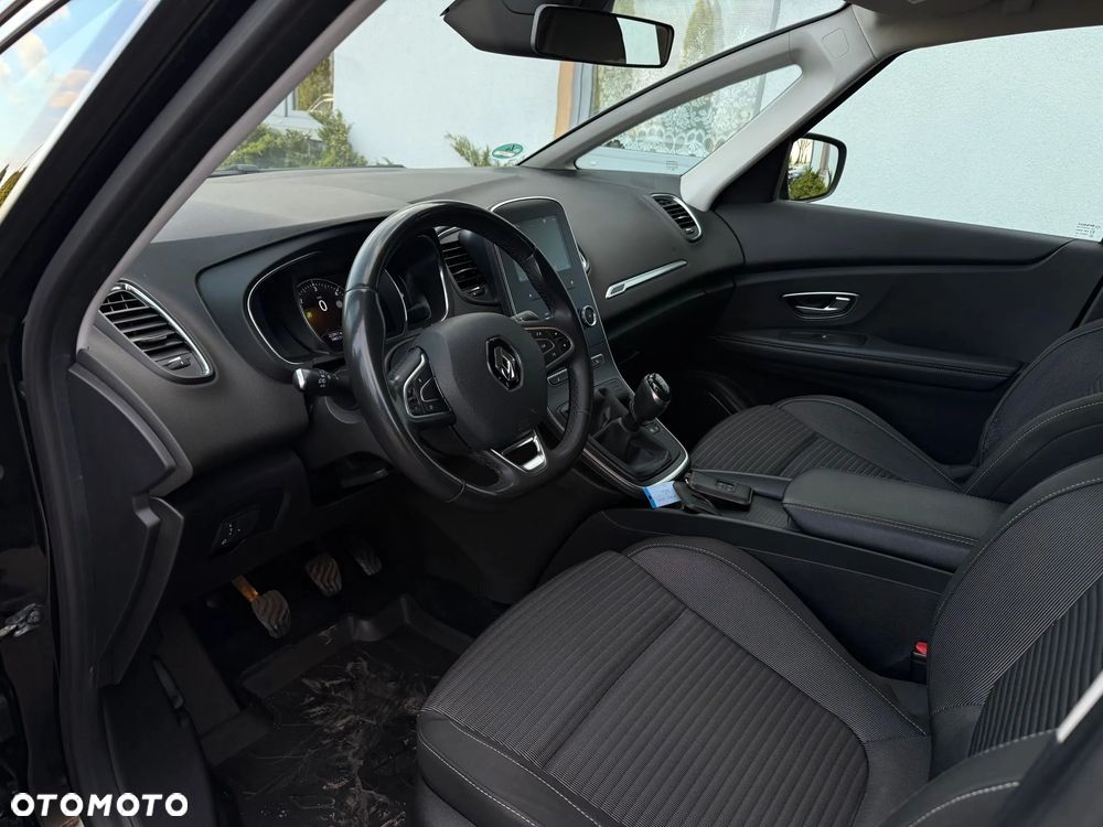 Renault Grand Scenic - 16