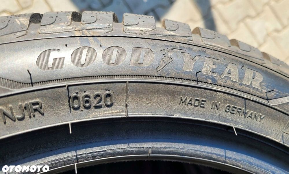 4x Goodyear UltraGrip Performance 215/50R17 95V XL Z401A - 8