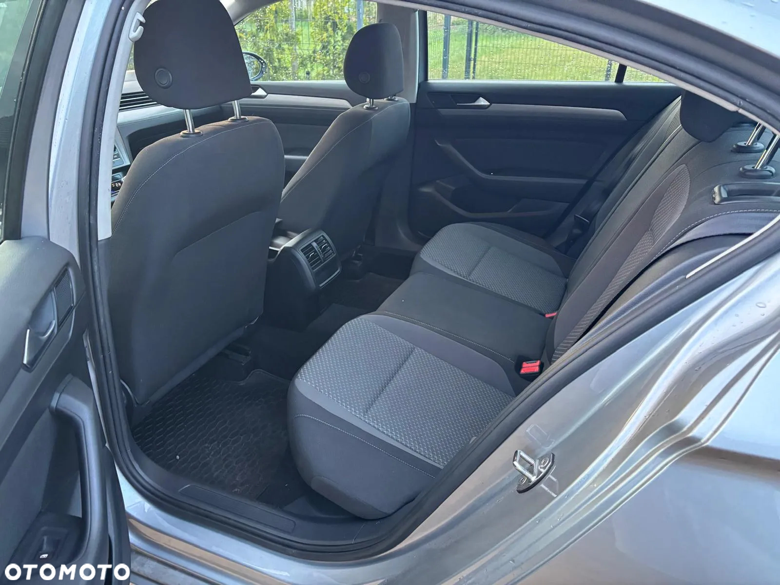 Volkswagen Passat - 10