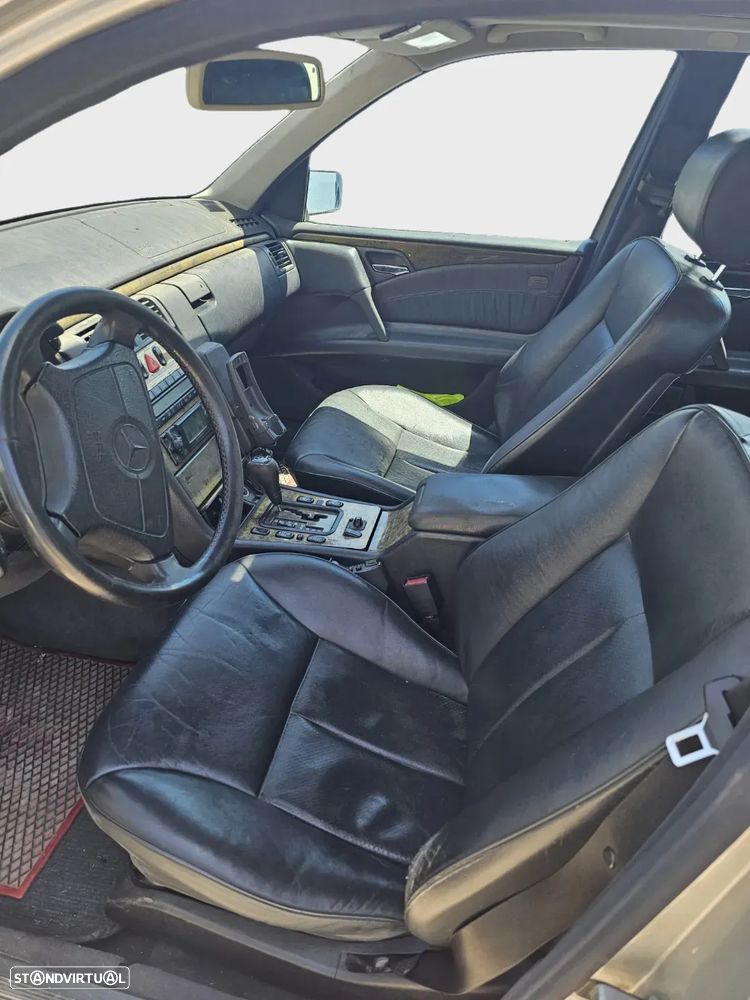 Mercedes-Benz E 300 TD Classic - 4