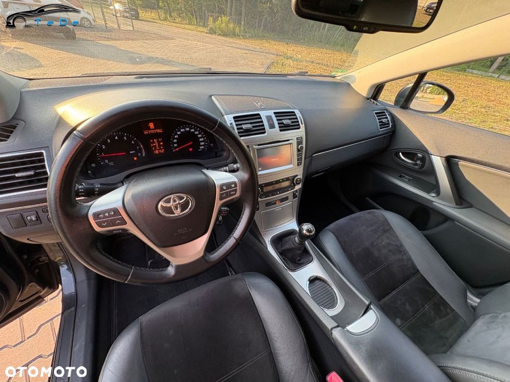 Toyota Avensis Touring Sports 1.8 Executive - 19