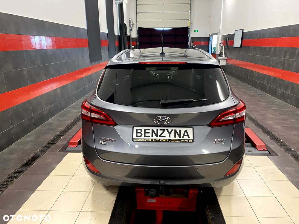 Hyundai i30 blue Kombi 1.6 GDi YES Gold - 8