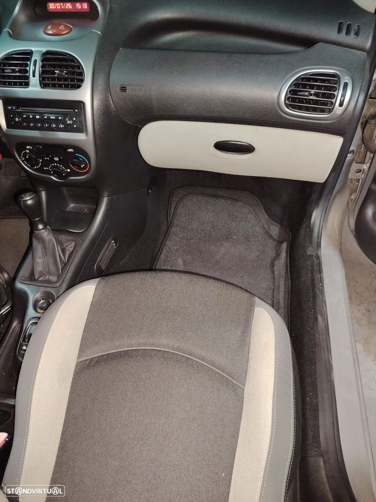 Peugeot 206 1.1 Color Line — fotografia 6