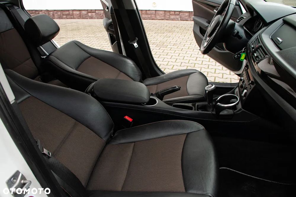 BMW X1 sDrive18d xLine - 38