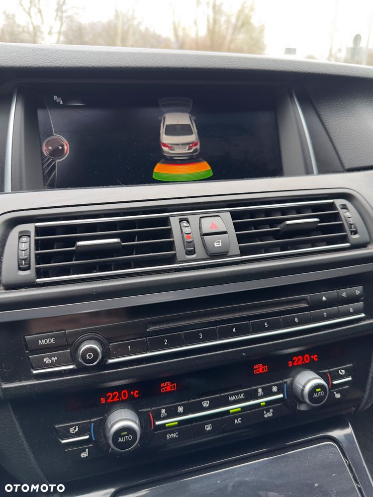 BMW Seria 5 520d xDrive - 14