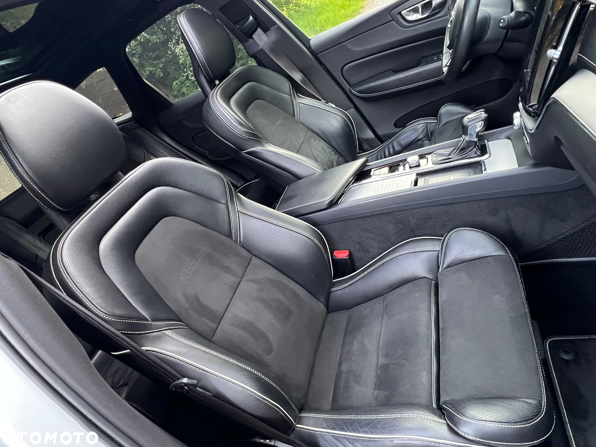 Volvo XC 60 D5 AWD R-Design - 25
