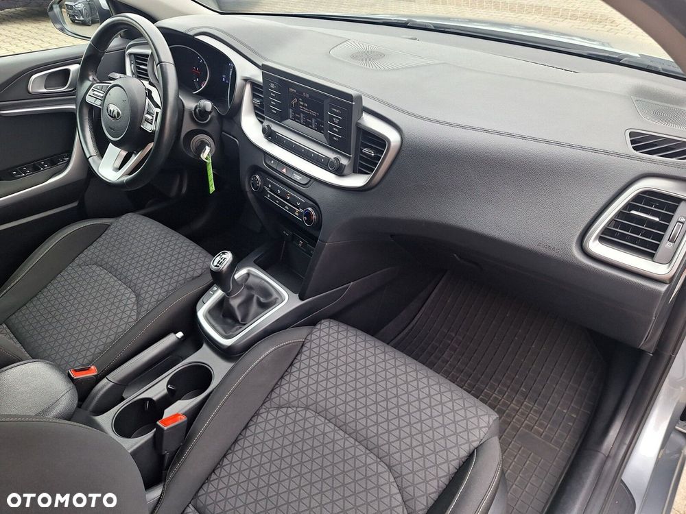 Kia Ceed - 16