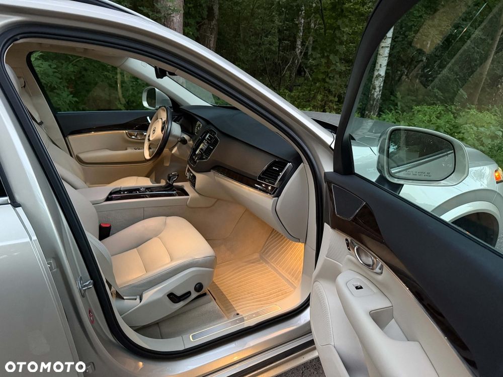 Volvo XC 90 - 4
