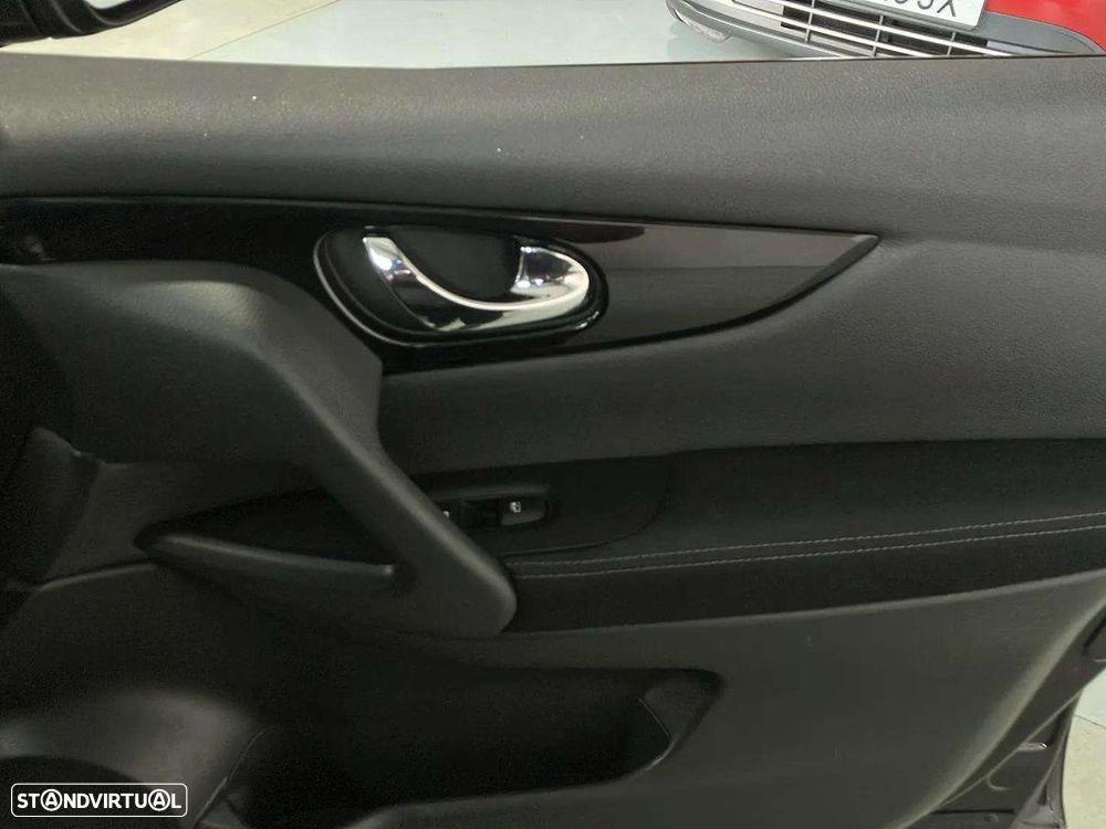 Nissan Qashqai 1.5 dCi N-Connecta J18 - 22