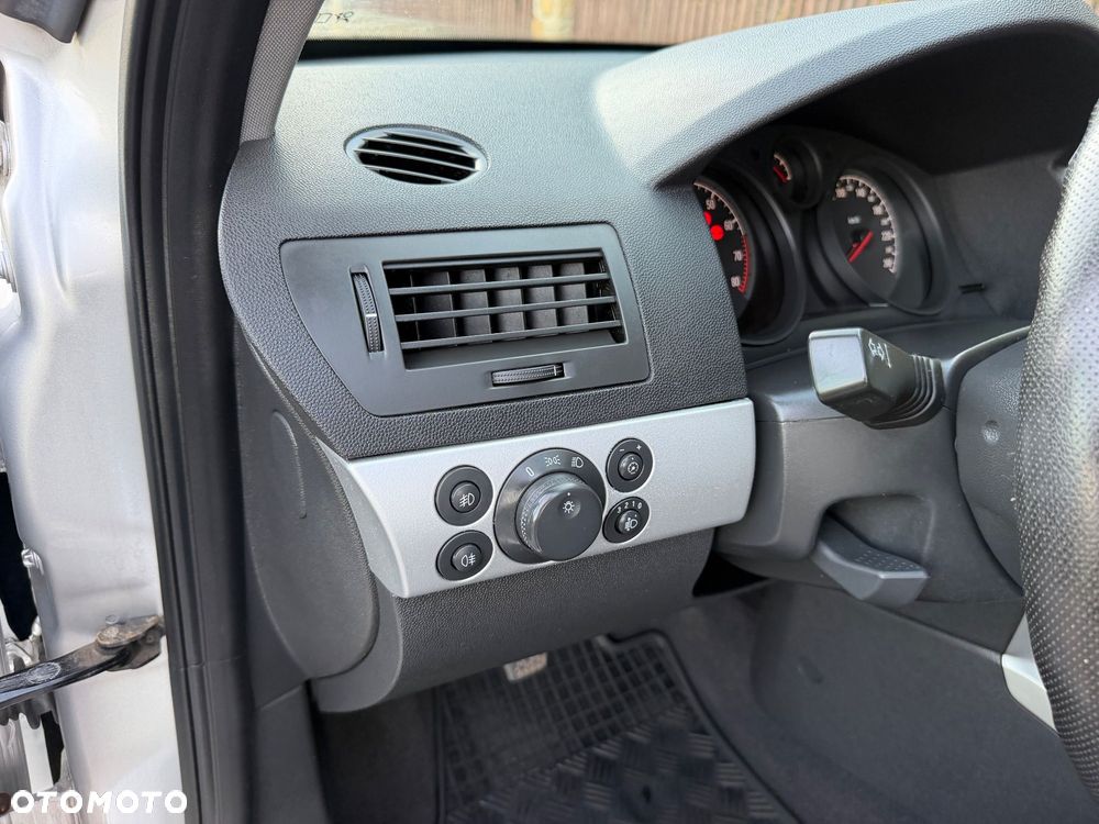 Opel Astra 1.6 Enjoy - 18