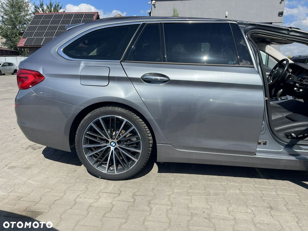 BMW Seria 5 540i xDrive GPF Luxury Line - 2
