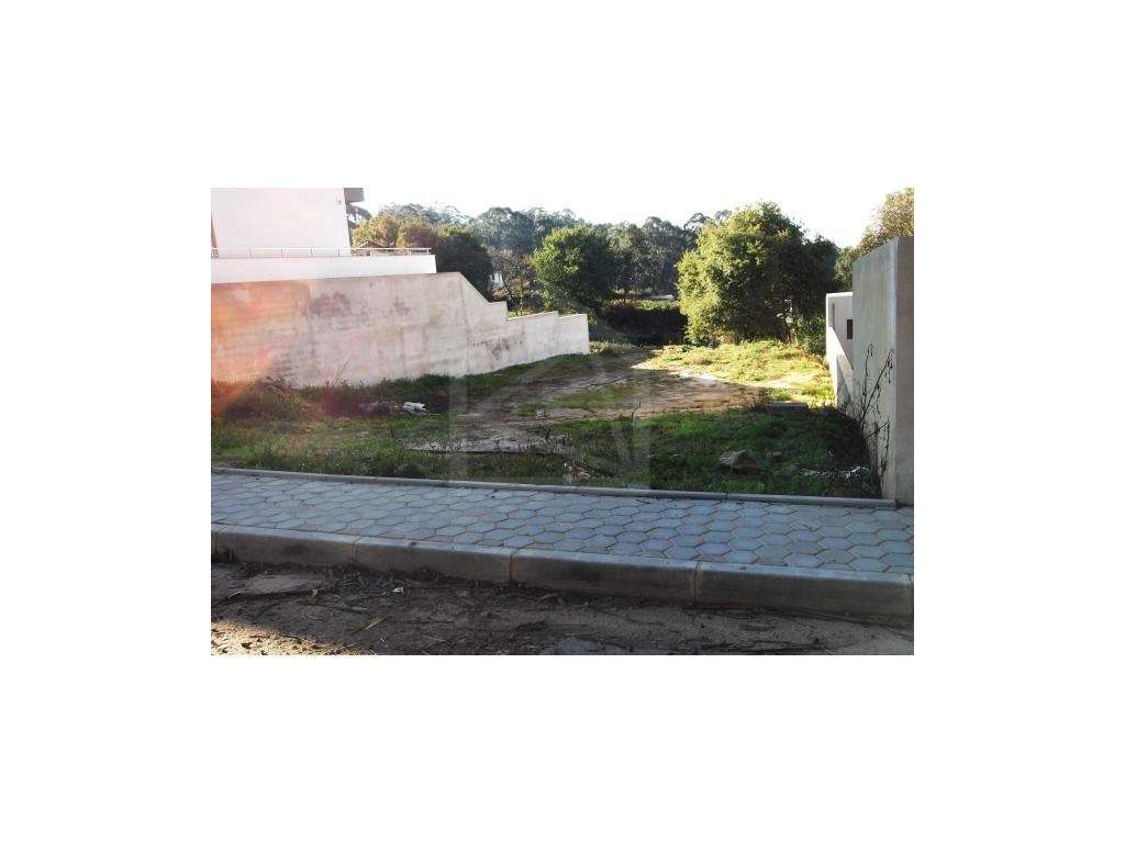 Terreno urbano com projecto aprovado para moradia - Grande imagem: 2/3