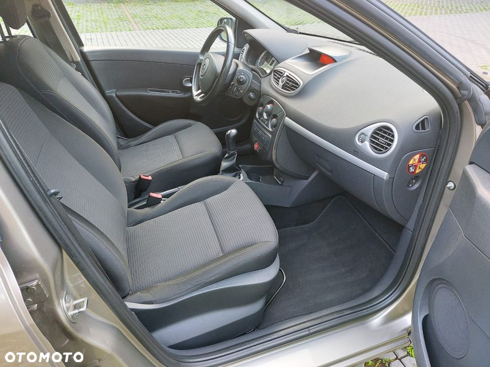 Renault Clio 1.2 16V Alize - 17