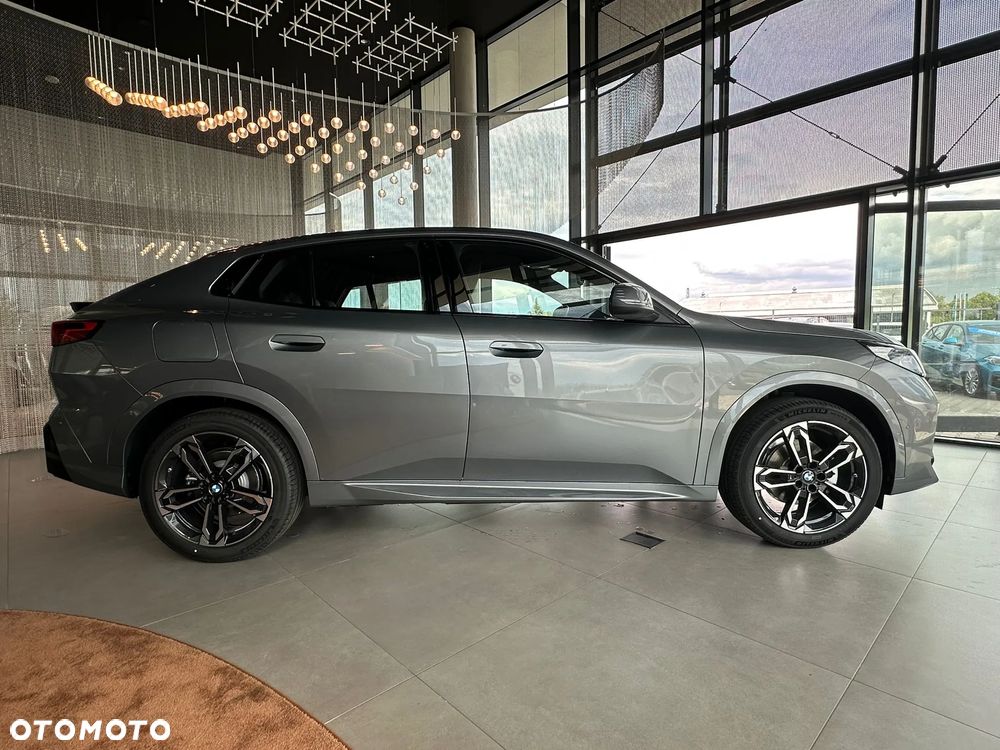 BMW iX2 eDrive20 66.5kWh M Sport Edition - 8