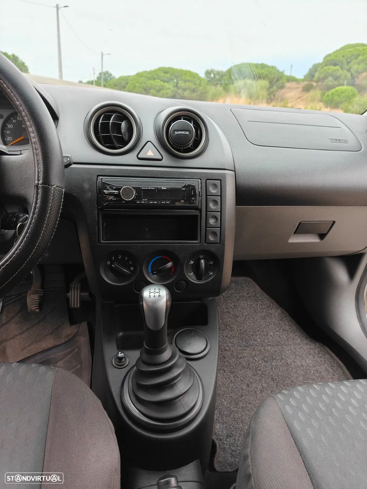 Ford Fiesta 1.4 TDCi Ambiente - 11