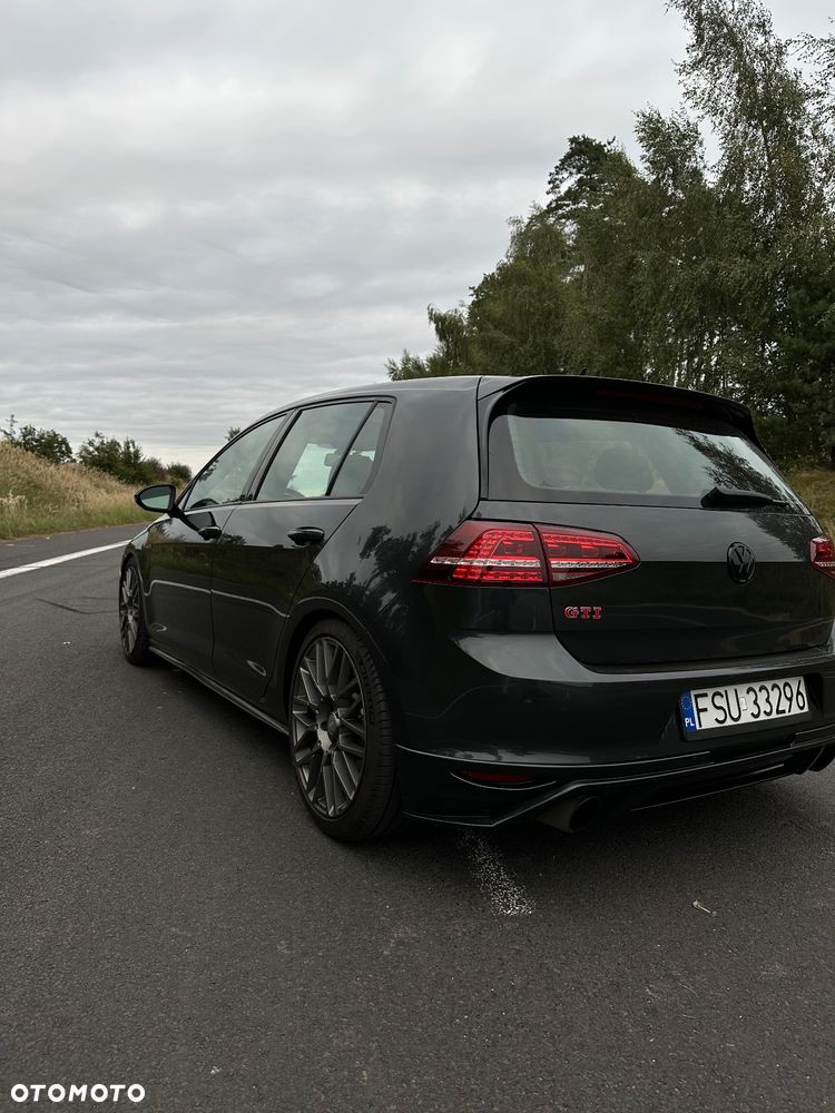 Volkswagen Golf - 10