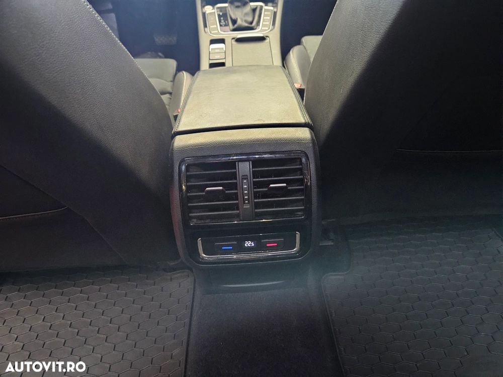 Volkswagen Passat 2.0 TDI DSG Highline - 12