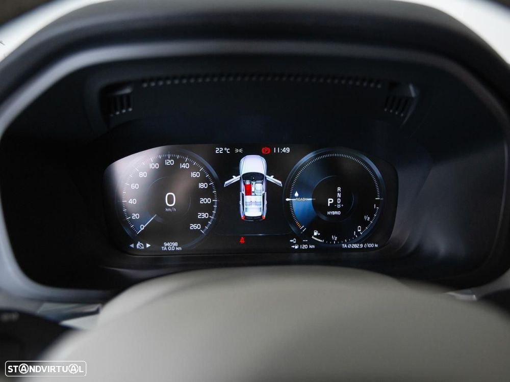 Volvo XC 60 2.0 T8 PHEV Momentum Plus AWD - 22