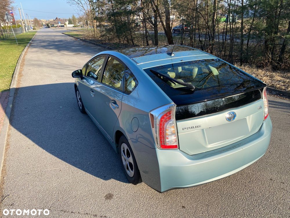 Toyota Prius (Hybrid) Executive - 17