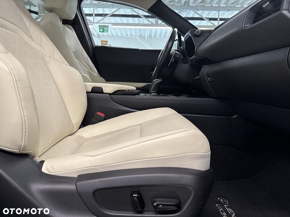 Lexus UX - 11