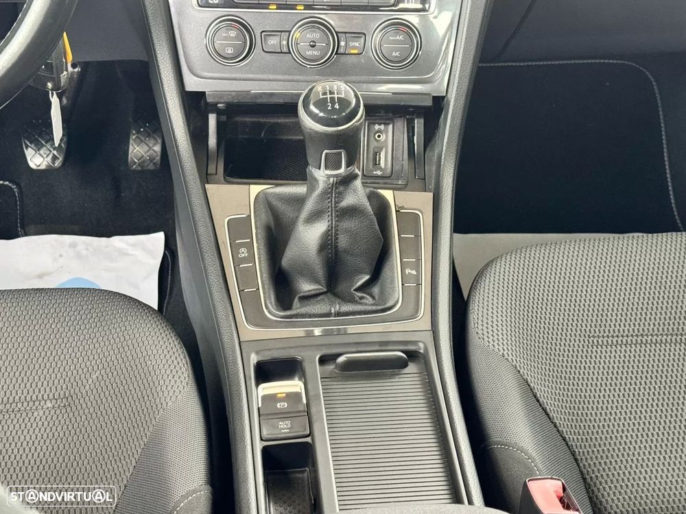 VW Golf 1.6 TDI Confortline - 14