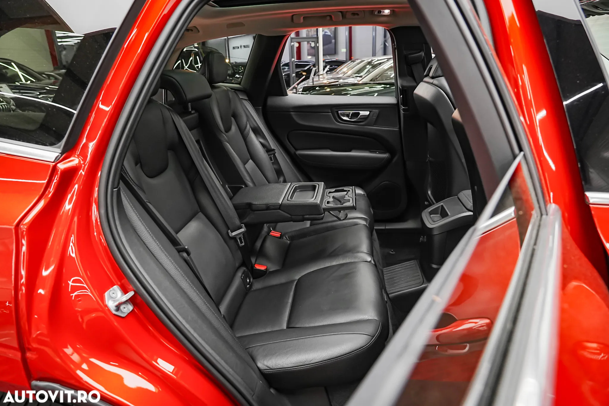 Volvo XC 60 T8 Twin Engine AWD Geartronic Momentum - 6