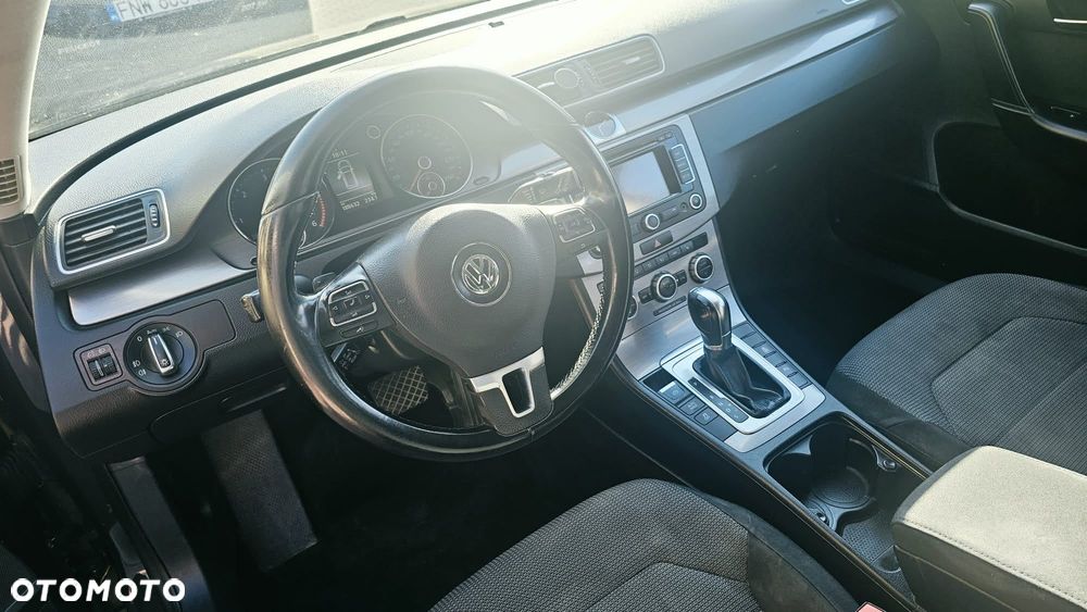 Volkswagen Passat 2.0 TDI Comfortline DSG - 10