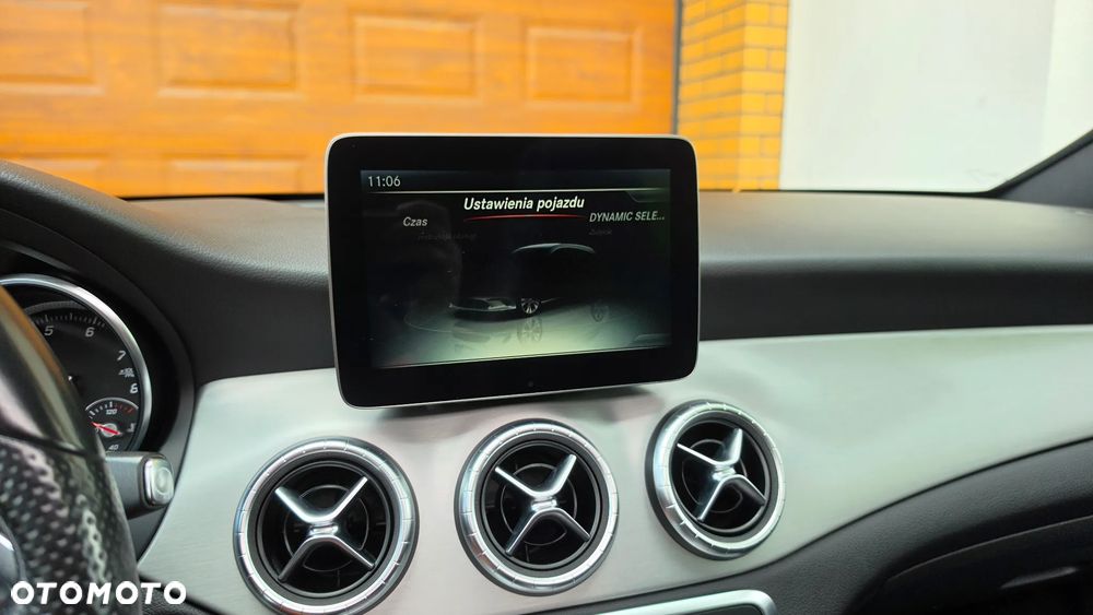 Mercedes-Benz CLA 200 7G-DCT AMG Line - 34