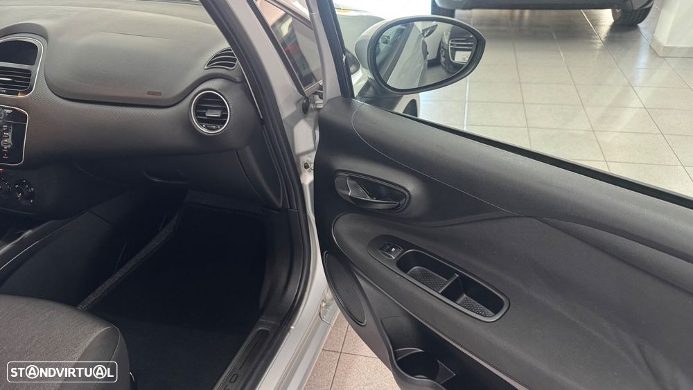 Fiat Punto 1.3 M-Jet Lounge S&S - 25