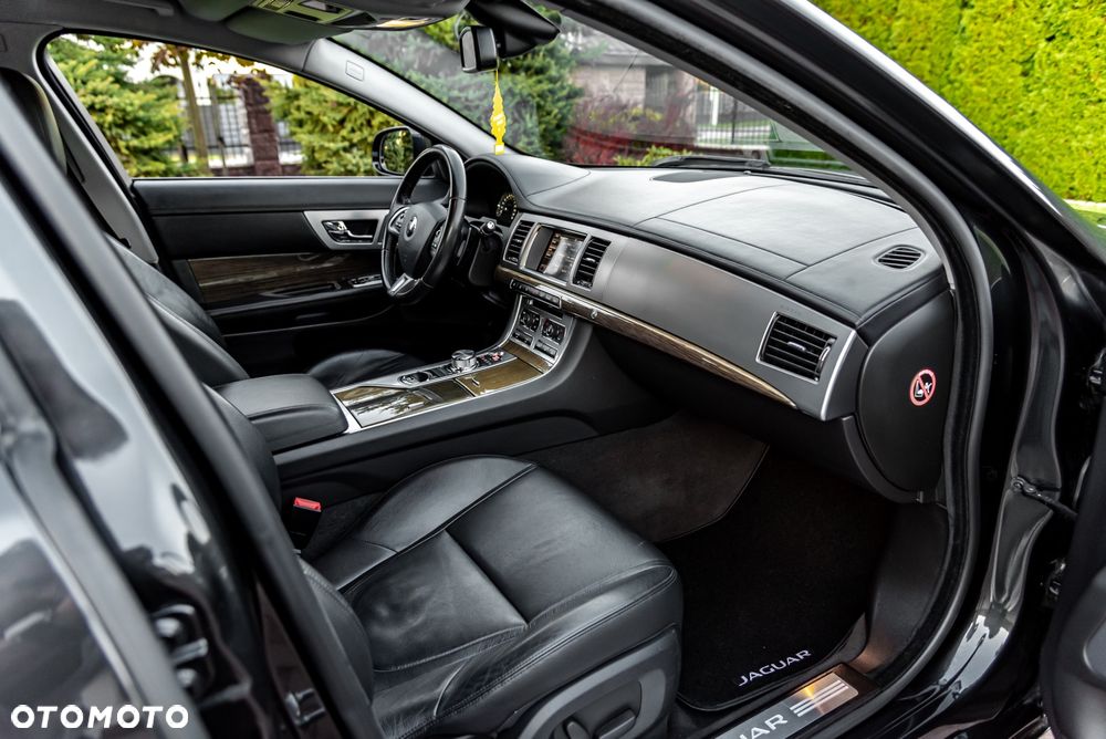 Jaguar XF 2.2 - 22
