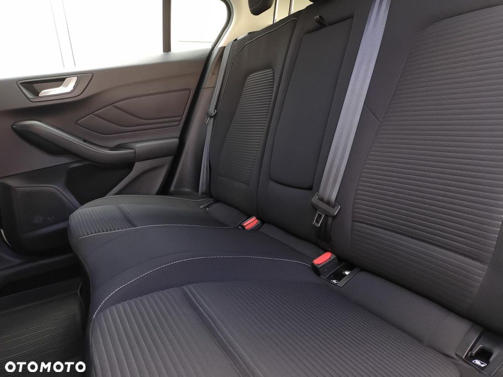 Ford Focus 1.0 EcoBoost Titanium Business - 24