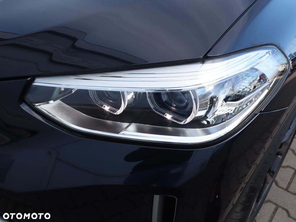 BMW iX3 - 26