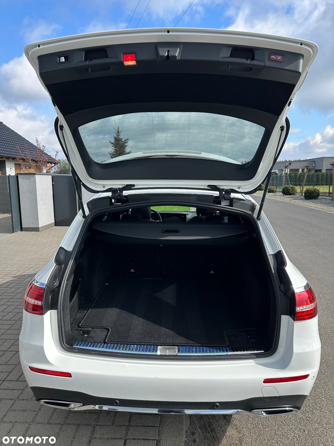 Mercedes-Benz Klasa E 300 d 4Matic T 9G-TRONIC AMG Line - 13
