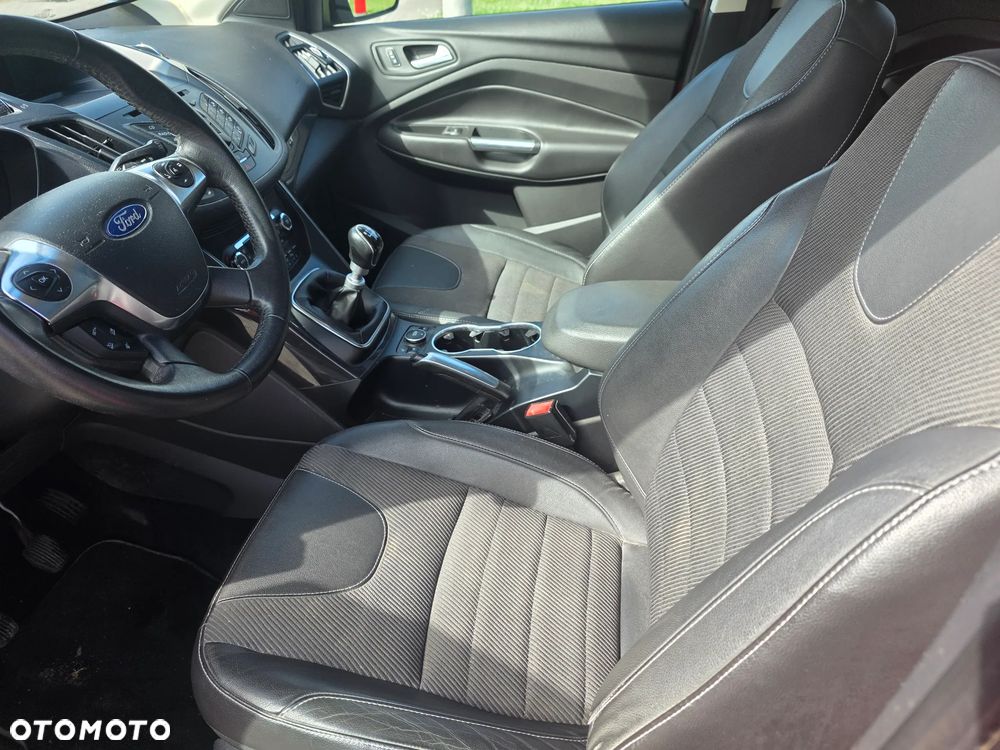 Ford Kuga 1.6 EcoBoost 2x4 Titanium - 10
