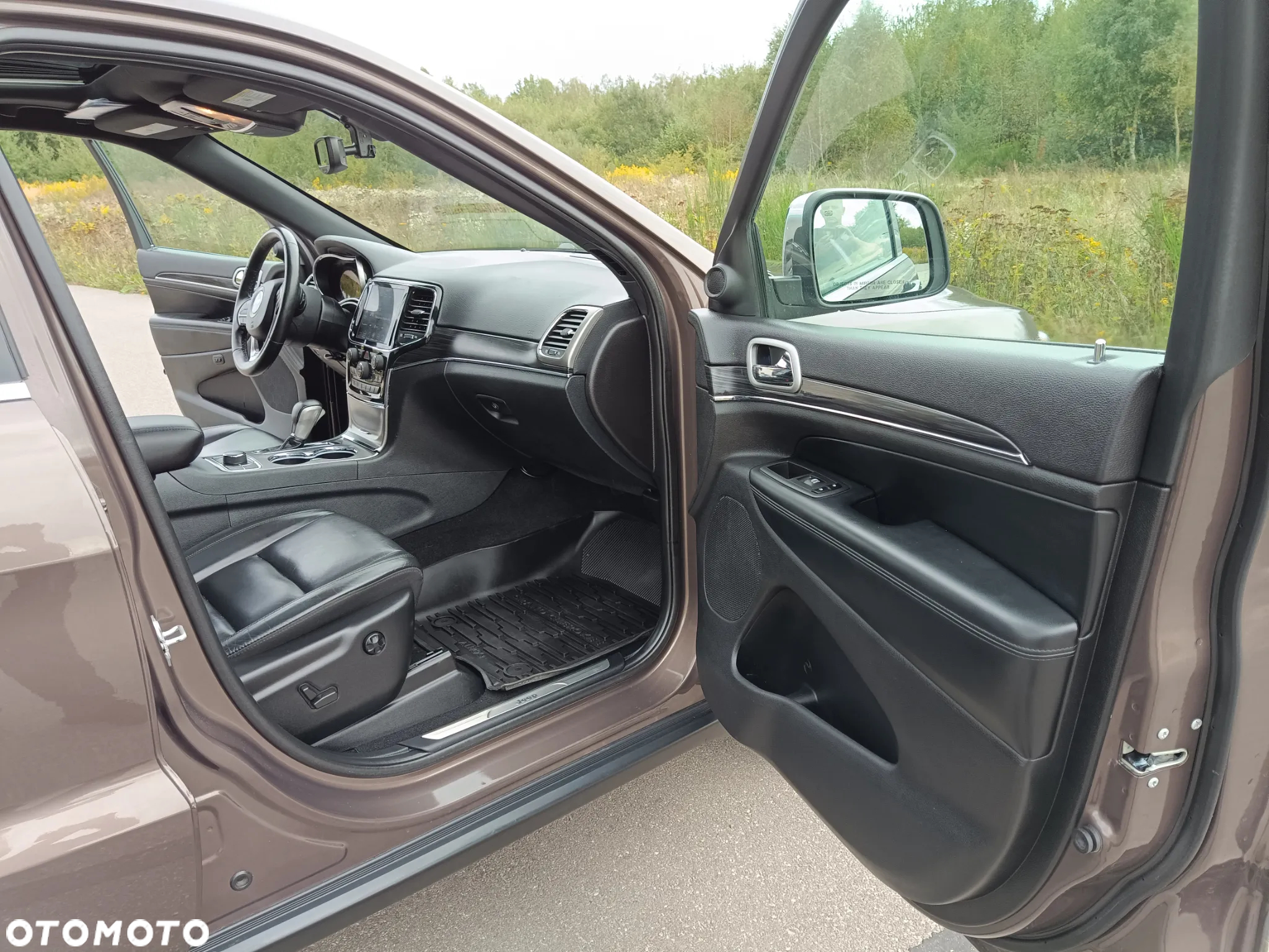 Jeep Grand Cherokee - 23