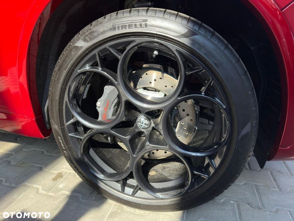 Alfa Romeo Stelvio - 12