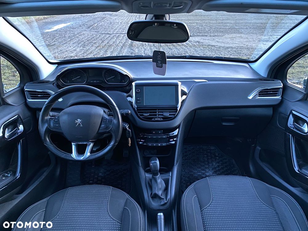 Peugeot 208 - 15