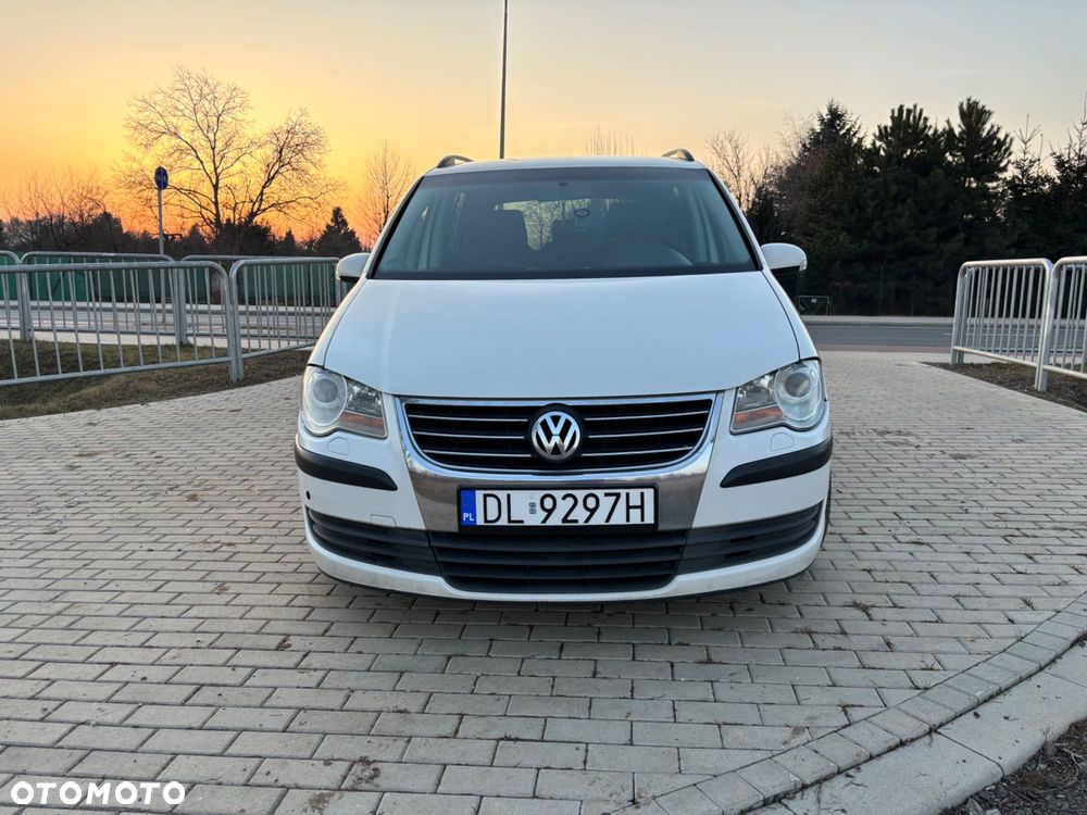 Volkswagen Touran - 1