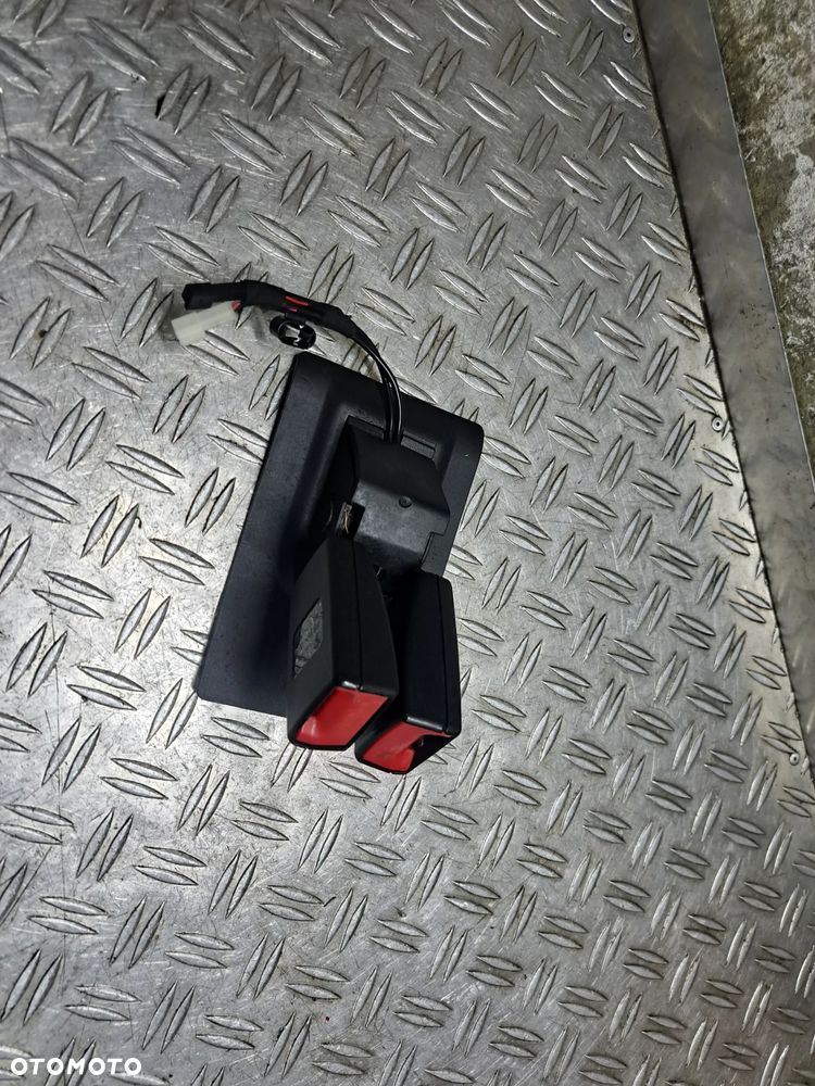 Zapiecie pasa pasow tyl Mini R56 - 1