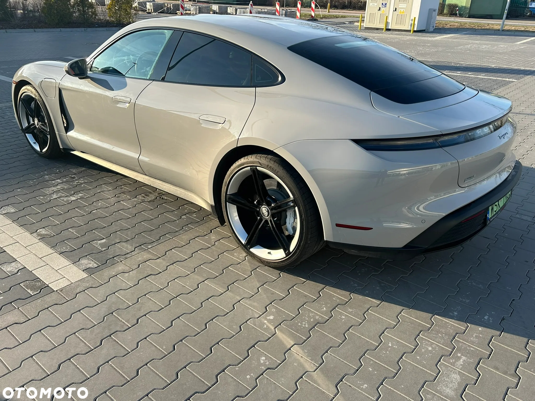 Porsche Taycan Performance Plus - 12