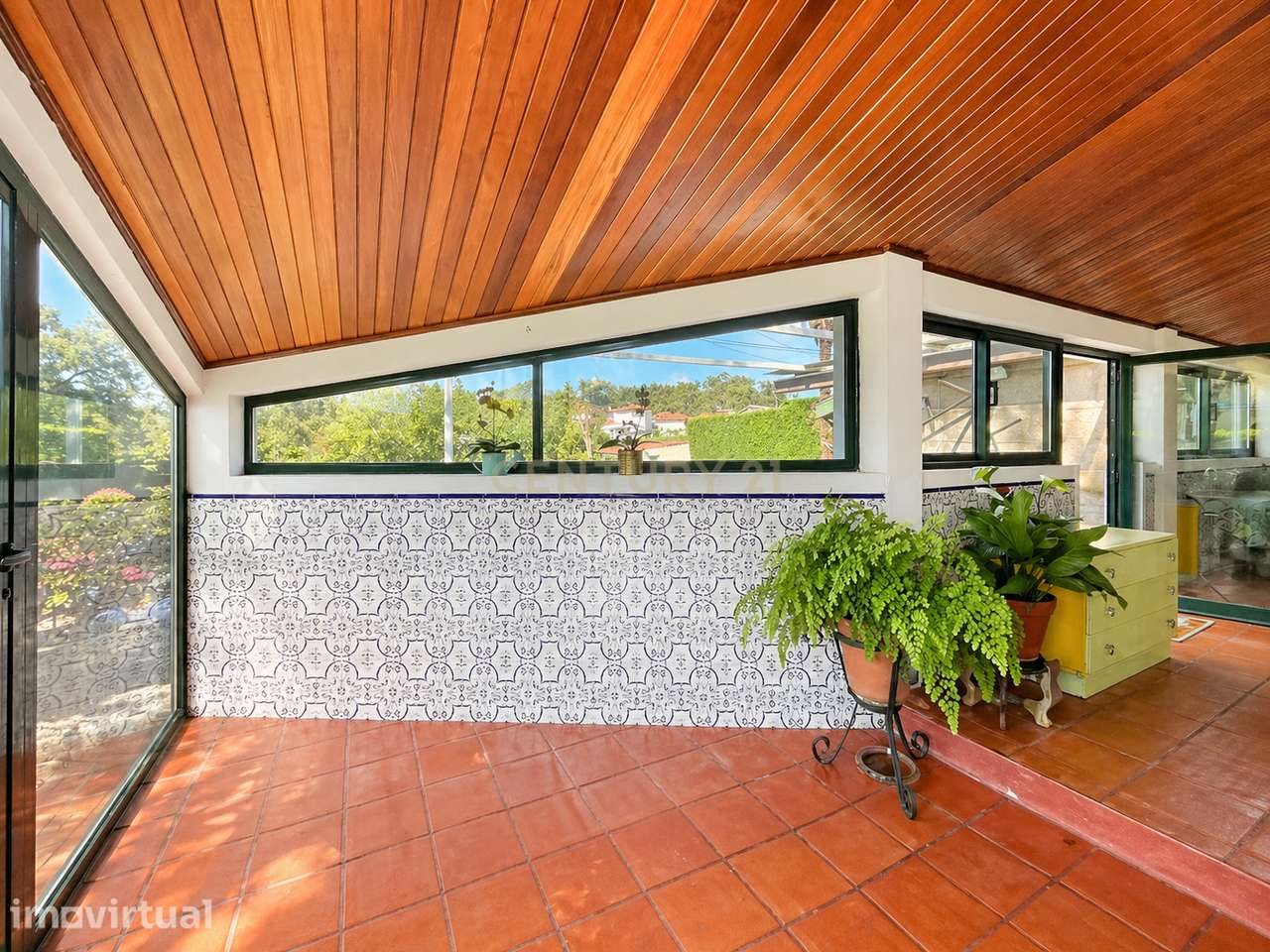 Moradia T3 com excelente privacidade, piscina e grande espaço exterior - Grande imagem: 3/42