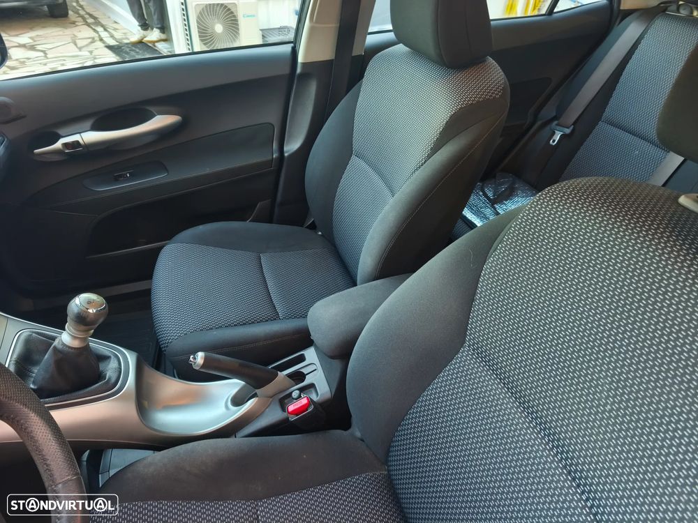 Toyota Auris 1.4 VVT-i AC+VSC - 20