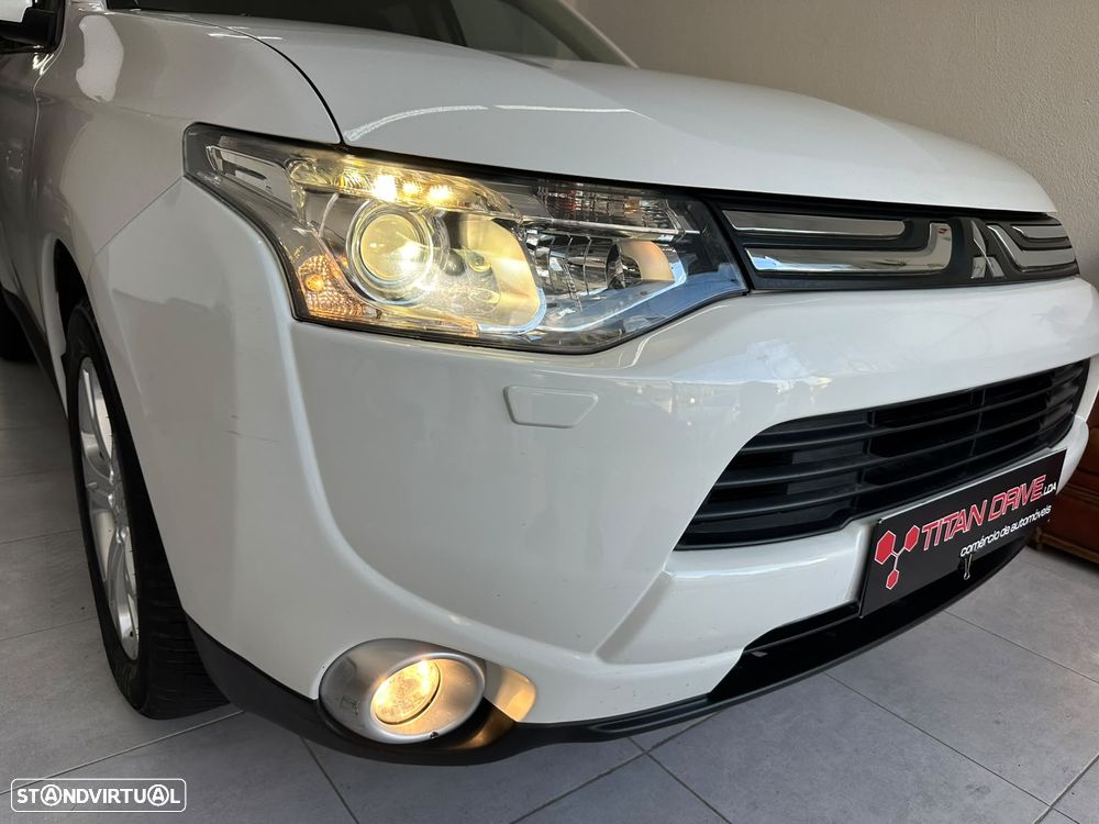 Mitsubishi Outlander 2.2 DI-D 4WD Auto Instyle - 36