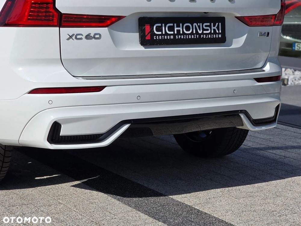 Volvo XC 60 B4 D AWD R-Design - 29