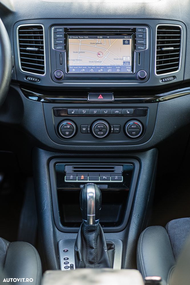 Volkswagen Sharan 2.0 TDI DSG (BlueMotion Technology) Highline - 11