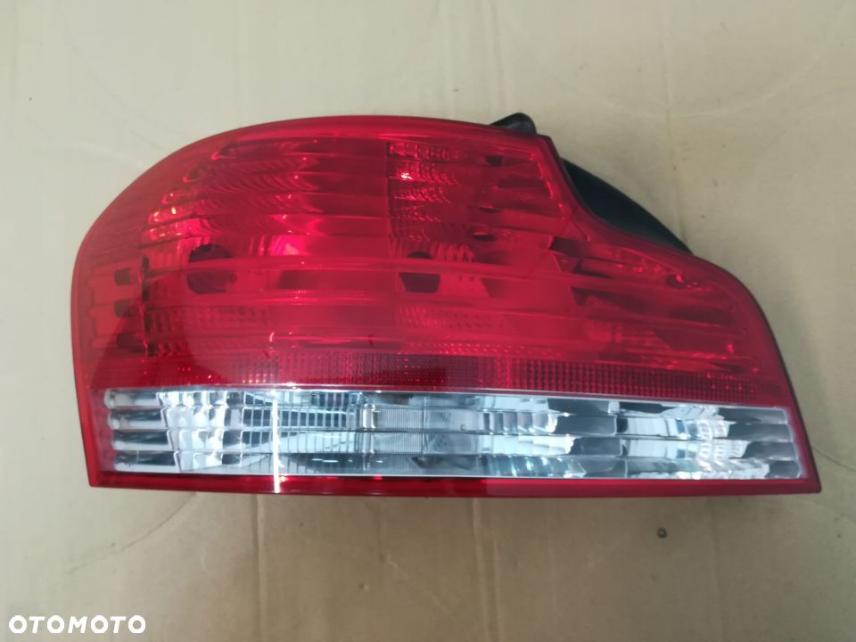 BMW E82 E88 lampa lewa tył BT73 - 1