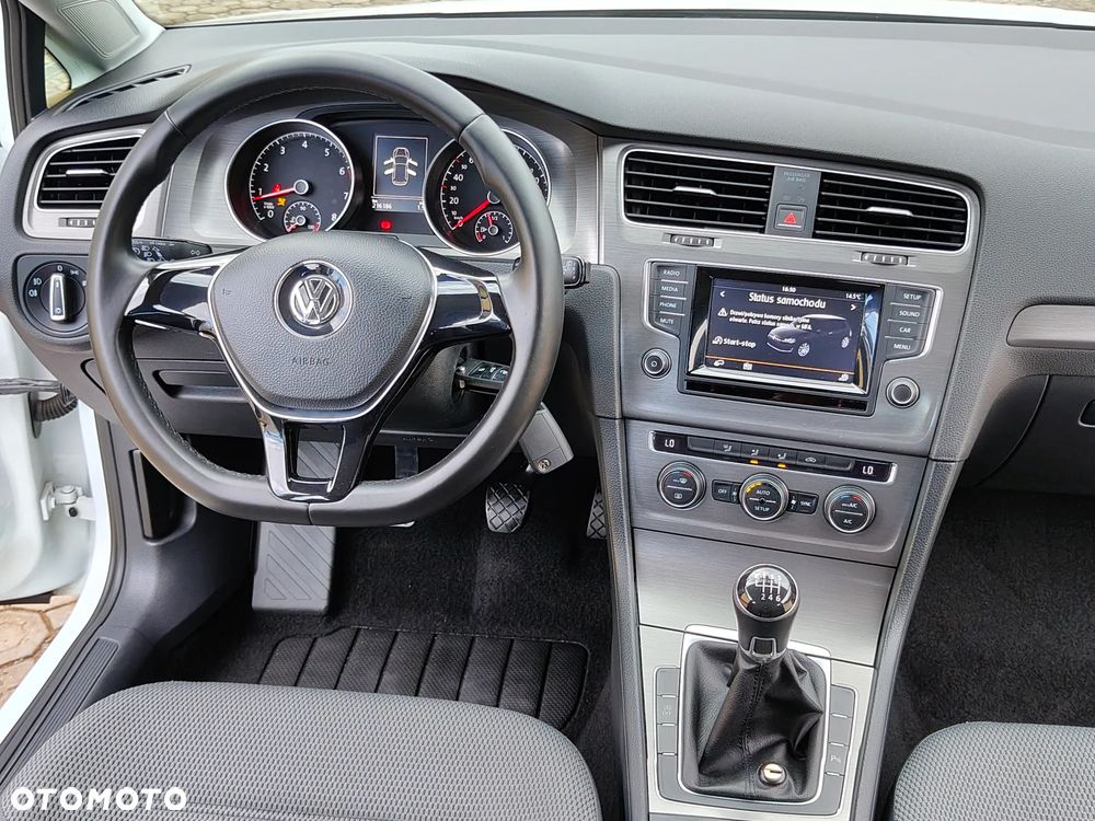 Volkswagen Golf - 22